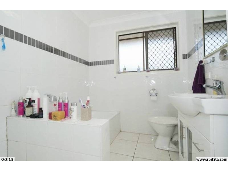 2/7 Jessica Court, Arundel QLD 4214