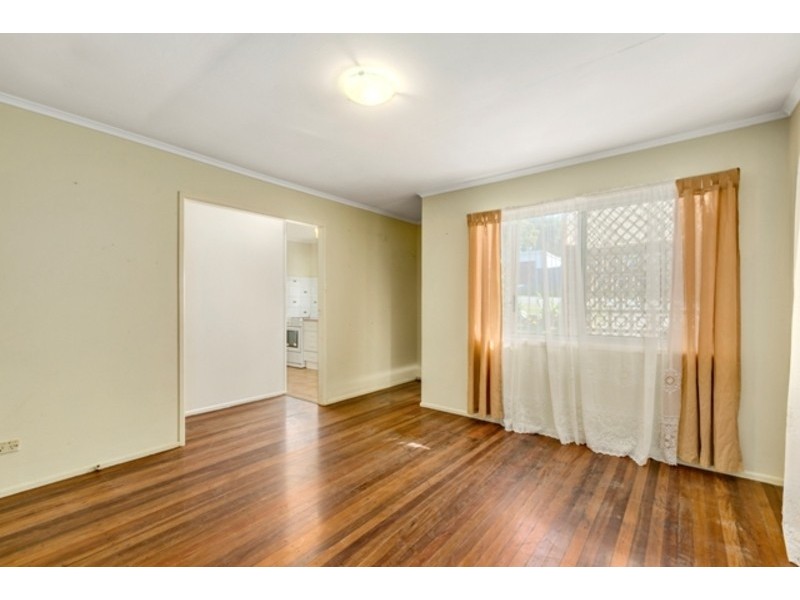 14 Walter Street, Labrador QLD 4215