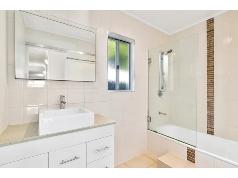 14 Elaine Street, Southport QLD 4215