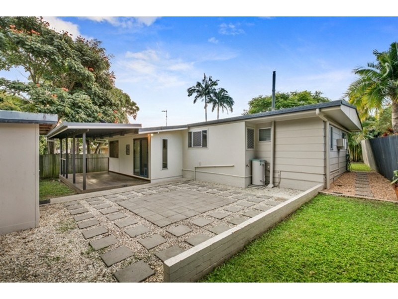 14 Elaine Street, Southport QLD 4215