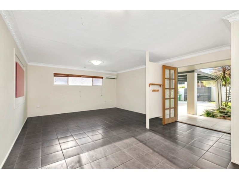 14 Elaine Street, Southport QLD 4215