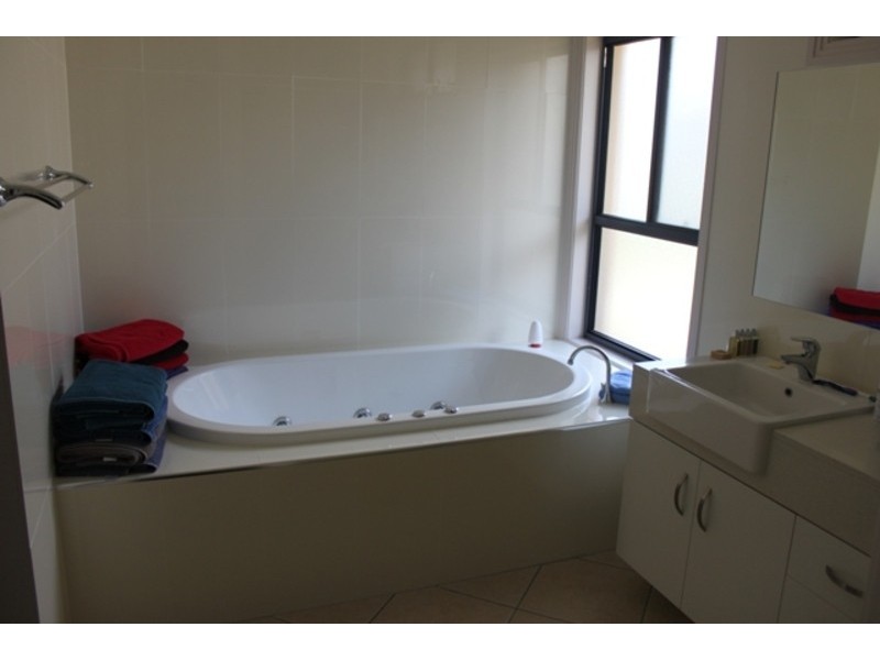 7403 Ellensbrook Drive, Hope Island QLD 4212