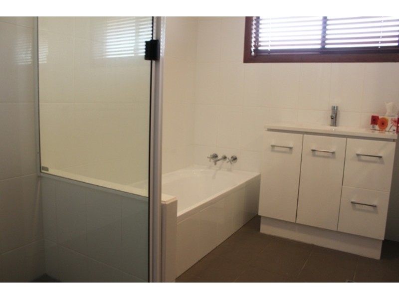 10 Bixa Street, Southport QLD 4215