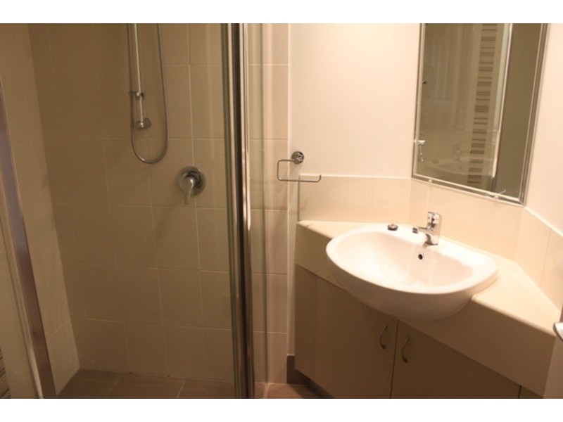 9/13d Wyndham Avenue, Southport QLD 4215