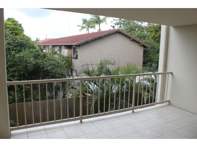 9/13d Wyndham Avenue, Southport QLD 4215