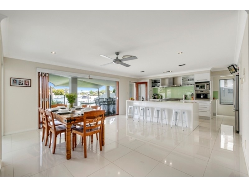 50 Back Street, Biggera Waters QLD 4216