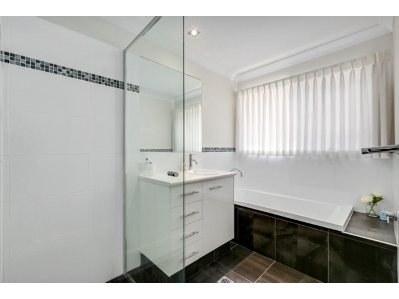 50 Back Street, Biggera Waters QLD 4216