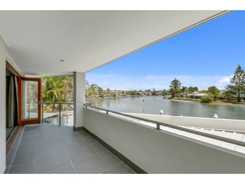 50 Back Street, Biggera Waters QLD 4216