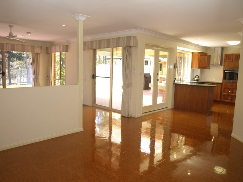 8 Greg Norman Crescent, Parkwood QLD 4214