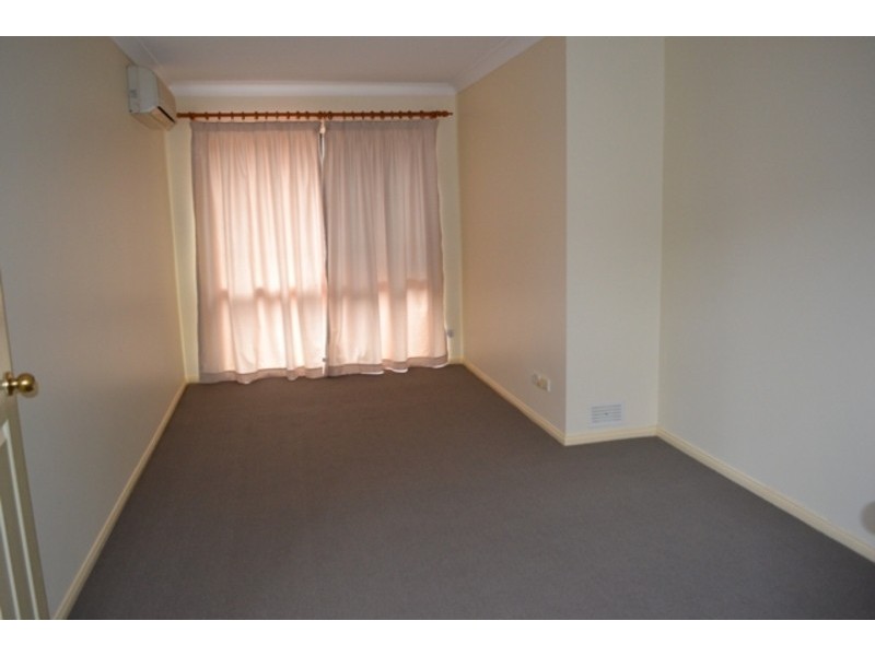 8 Greg Norman Crescent, Parkwood QLD 4214