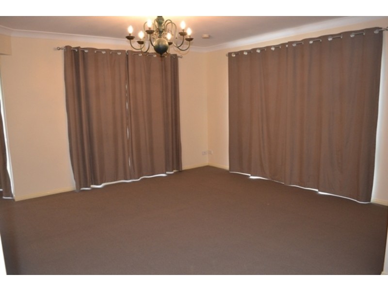 8 Greg Norman Crescent, Parkwood QLD 4214