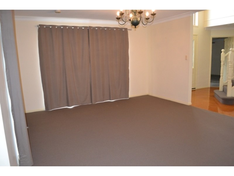 8 Greg Norman Crescent, Parkwood QLD 4214