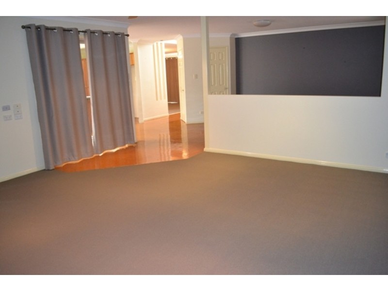 8 Greg Norman Crescent, Parkwood QLD 4214