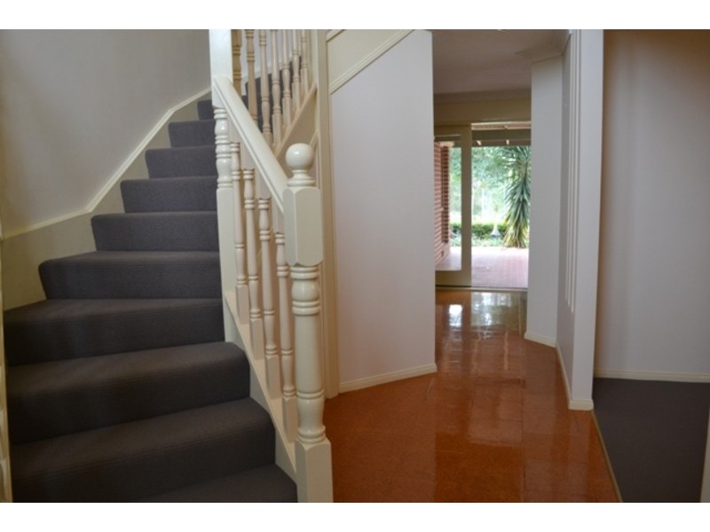 8 Greg Norman Crescent, Parkwood QLD 4214