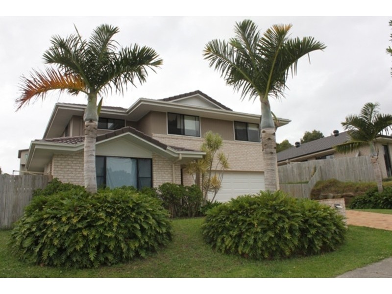 38 Hawkesbury Avenue, Pacific Pines QLD 4211