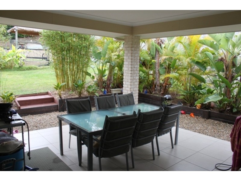 38 Hawkesbury Avenue, Pacific Pines QLD 4211