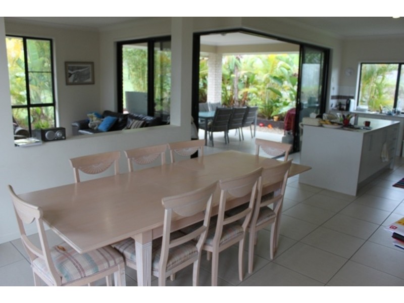 38 Hawkesbury Avenue, Pacific Pines QLD 4211