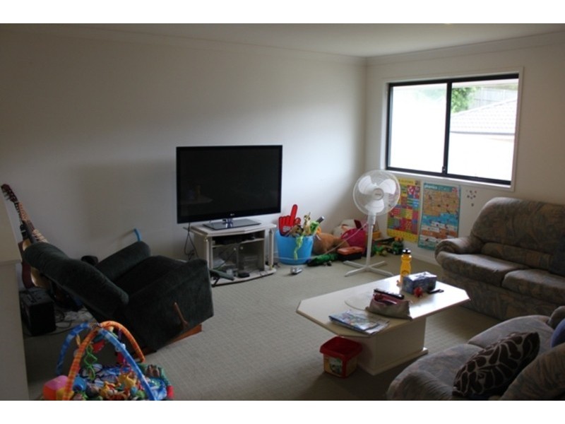 38 Hawkesbury Avenue, Pacific Pines QLD 4211