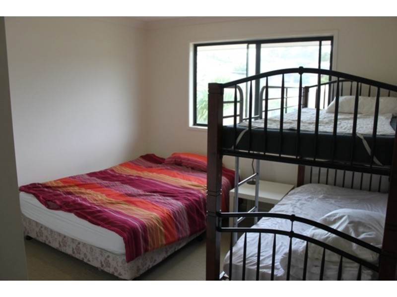38 Hawkesbury Avenue, Pacific Pines QLD 4211