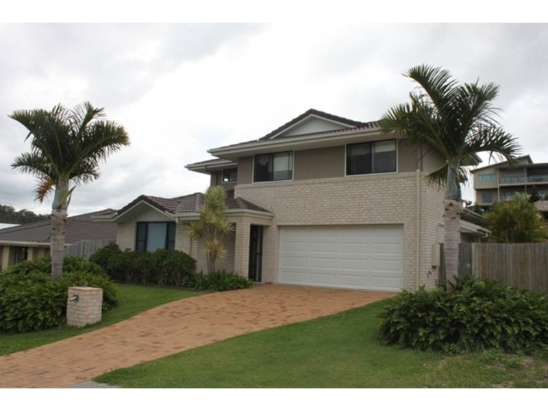 38 Hawkesbury Avenue, Pacific Pines QLD 4211