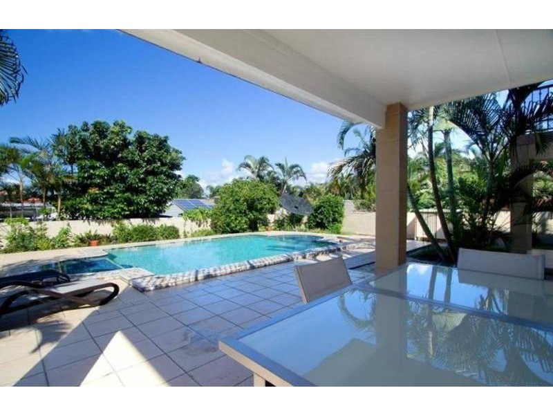 12 Raymond Avenue, Bundall QLD 4217