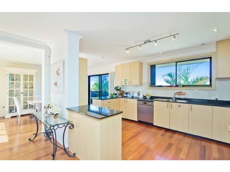 12 Raymond Avenue, Bundall QLD 4217