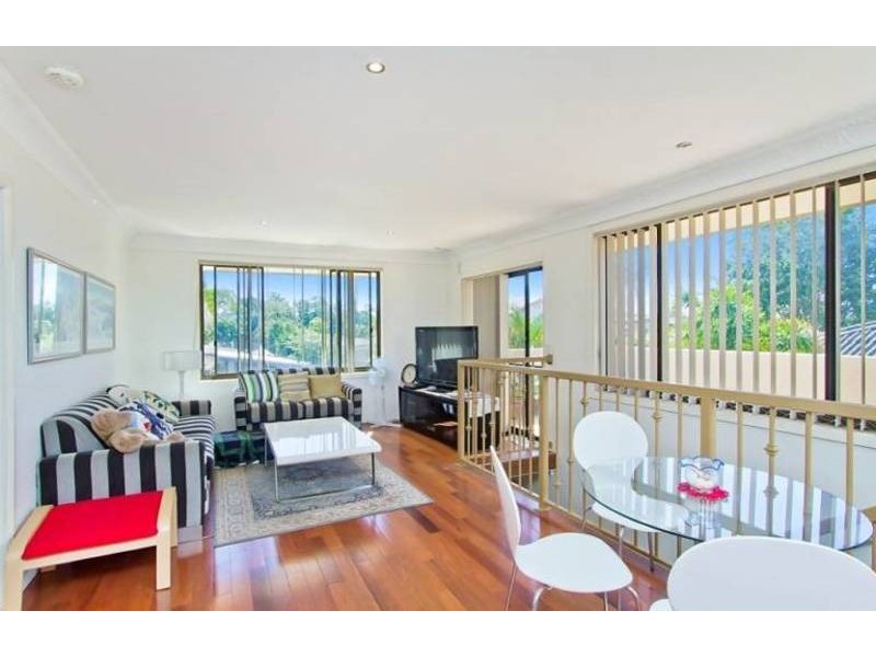 12 Raymond Avenue, Bundall QLD 4217