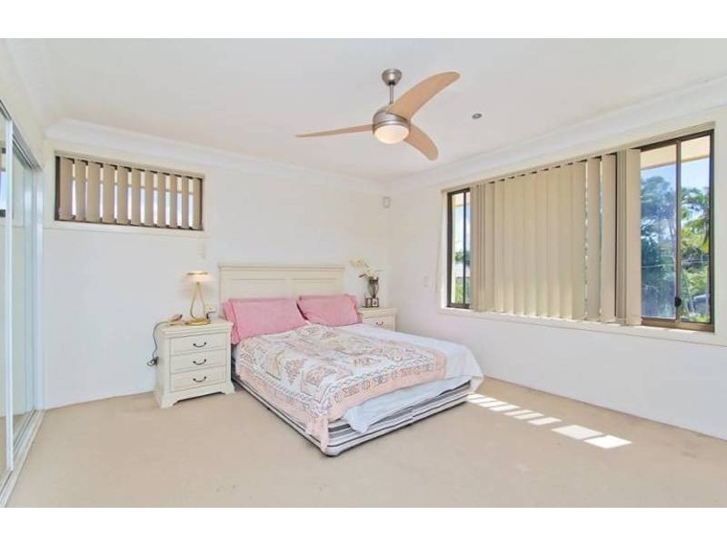 12 Raymond Avenue, Bundall QLD 4217