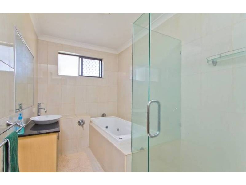 12 Raymond Avenue, Bundall QLD 4217