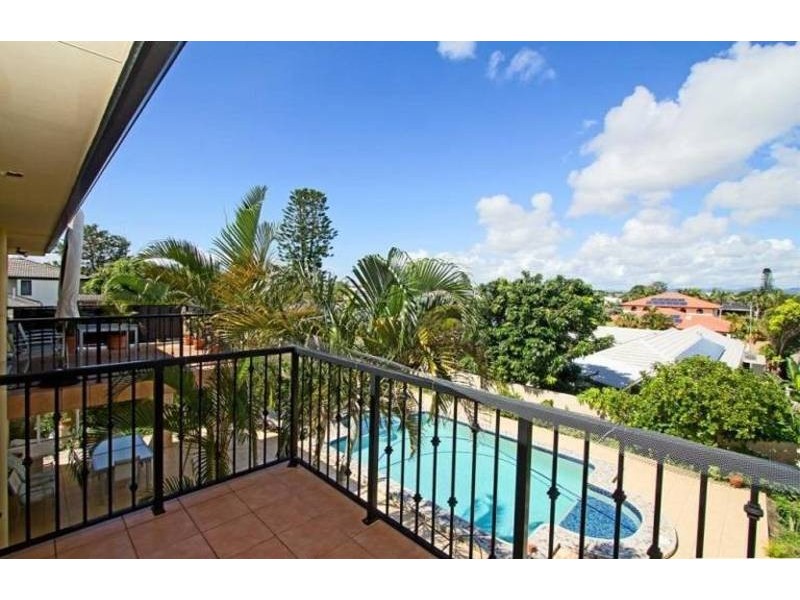 12 Raymond Avenue, Bundall QLD 4217