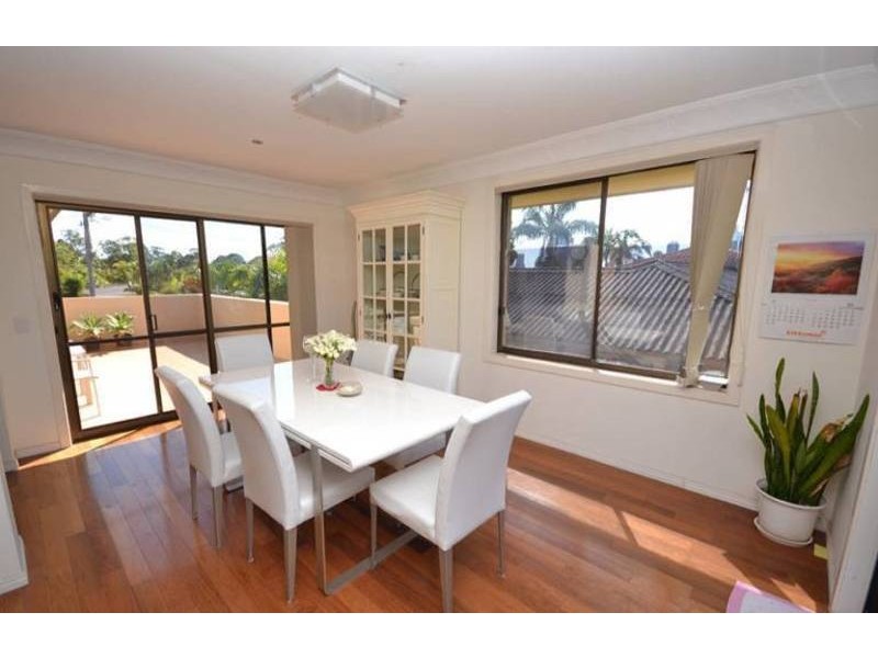 12 Raymond Avenue, Bundall QLD 4217