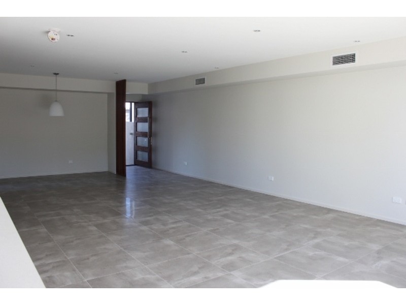 6 Tashey Court, Bundall QLD 4217