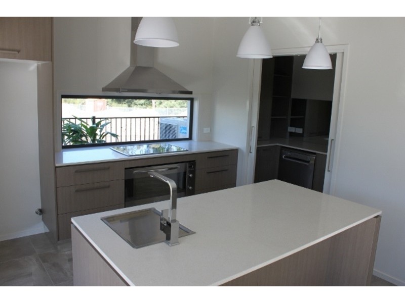 6 Tashey Court, Bundall QLD 4217