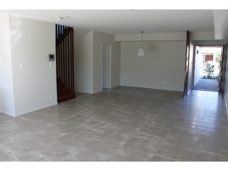 6 Tashey Court, Bundall QLD 4217