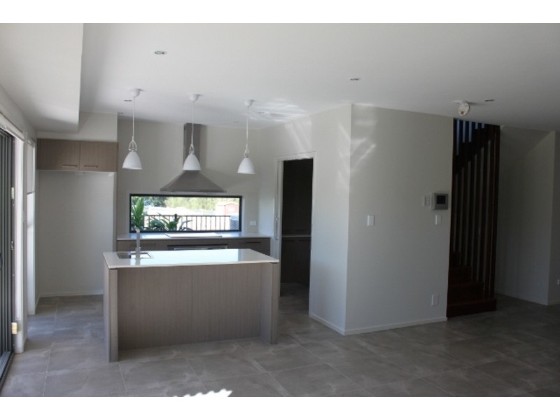 6 Tashey Court, Bundall QLD 4217