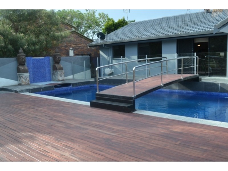 12 Buena Vista Court, Broadbeach Waters QLD 4218
