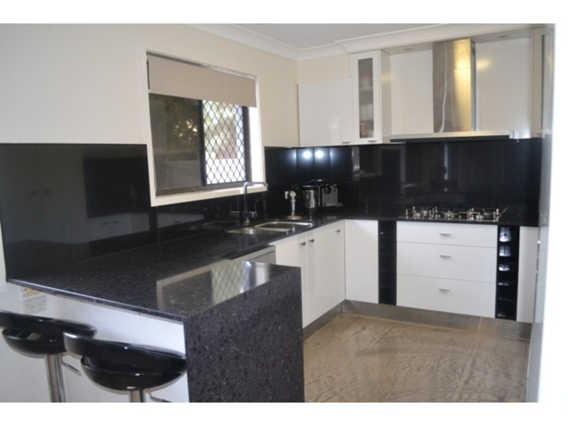 12 Buena Vista Court, Broadbeach Waters QLD 4218
