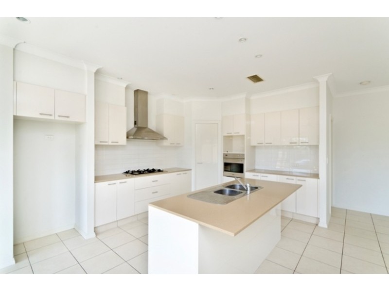 5 Zane Street, Molendinar QLD 4214