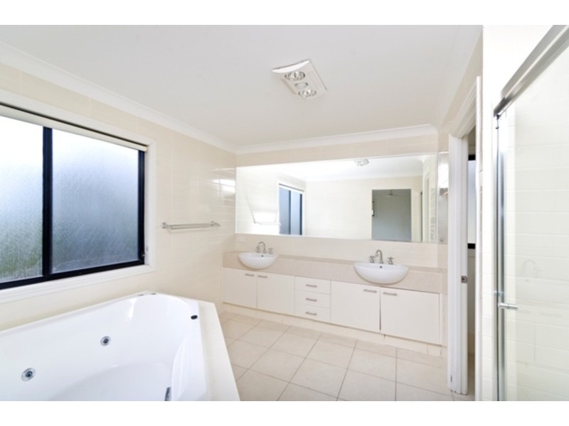 5 Zane Street, Molendinar QLD 4214