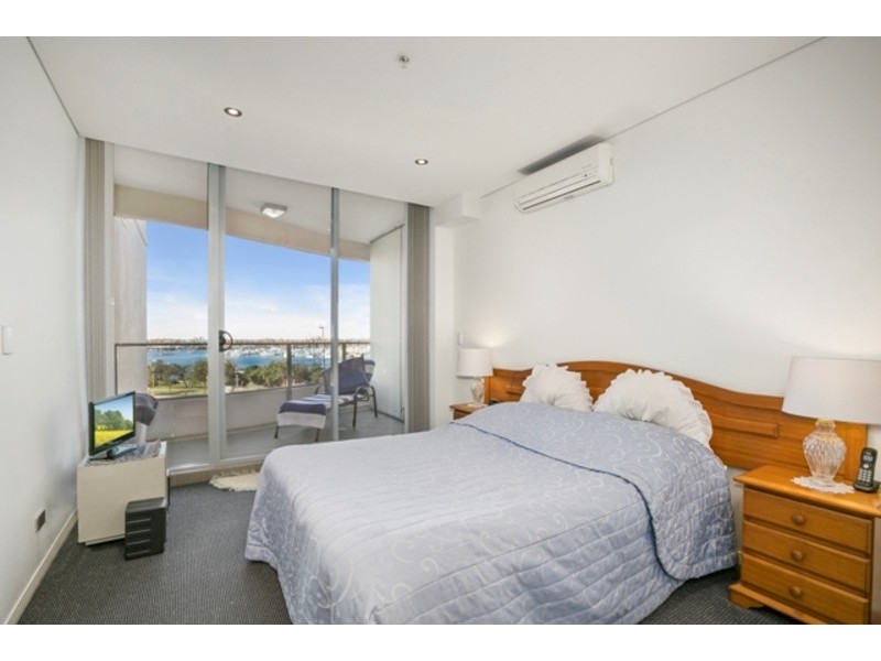 4 Como Crescent, Southport QLD 4215