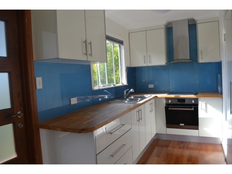 113 Kindra Avenue, Southport QLD 4215