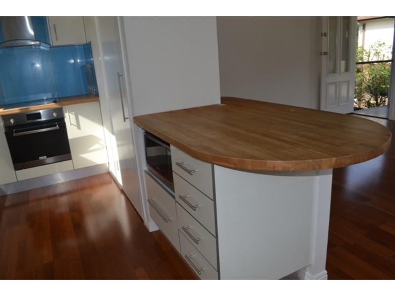 113 Kindra Avenue, Southport QLD 4215