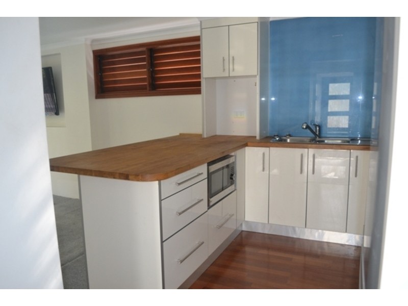 113 Kindra Avenue, Southport QLD 4215