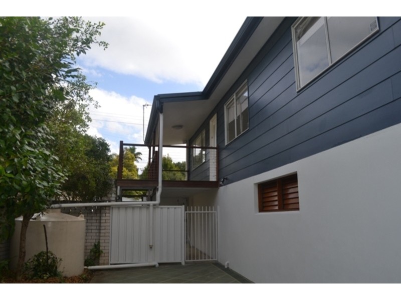 113 Kindra Avenue, Southport QLD 4215