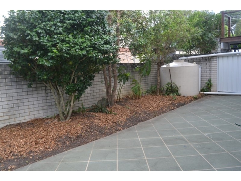 113 Kindra Avenue, Southport QLD 4215