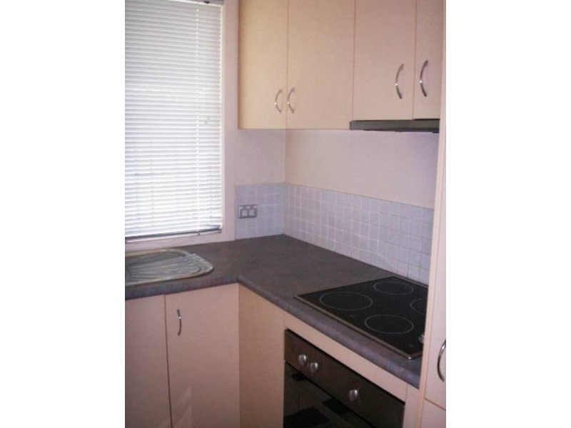 2/5 Melinda Street, Southport QLD 4215