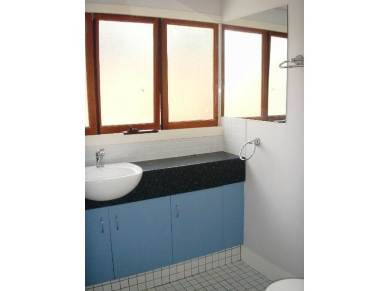 2/5 Melinda Street, Southport QLD 4215