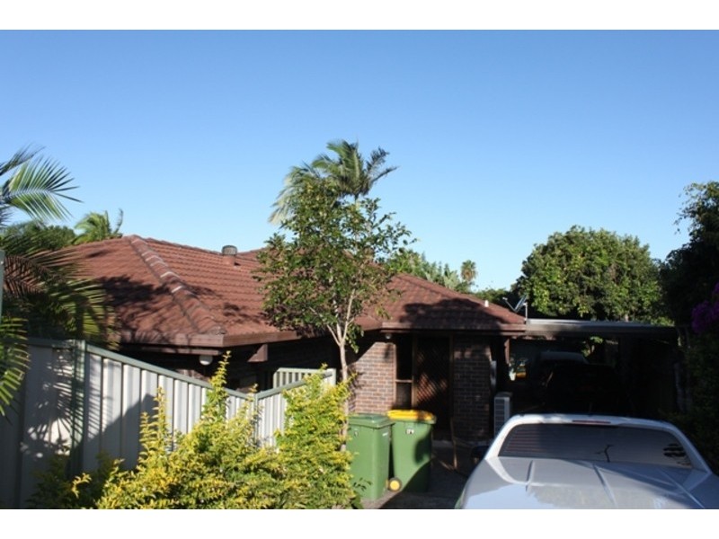 1/179 olsen Avenue, Labrador QLD 4215