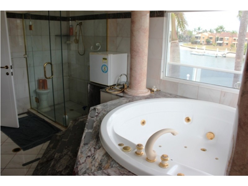 12/131 Morala Avenue, Runaway Bay QLD 4216