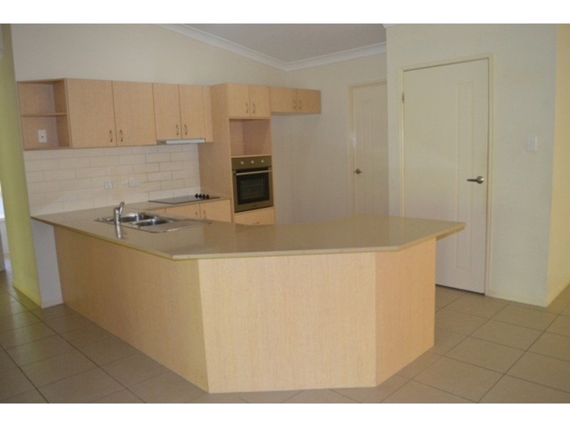 94 Roberts Drive, Maudsland QLD 4210